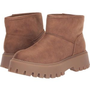 Dolce vita size 9 short stacked tan boots .  💛💛